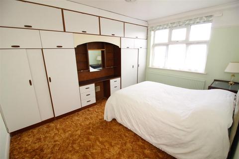 32 Leyfield, Worcester Park, KT4 7LR