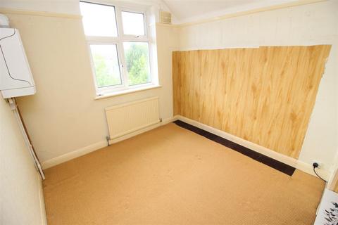 32 Leyfield, Worcester Park, KT4 7LR
