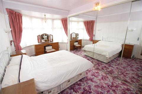 32 Leyfield, Worcester Park, KT4 7LR