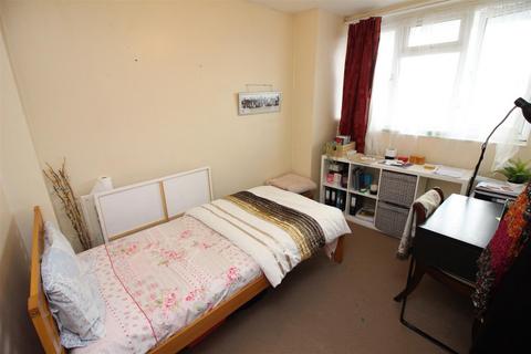 2 bedroom flat for sale, Sheephouse Way, New Malden