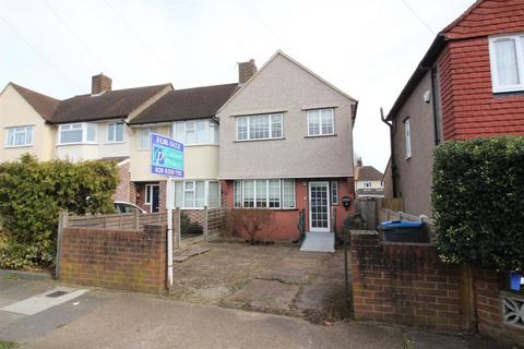 56 Pembury Avenue, Worcester Park, KT4 8BT