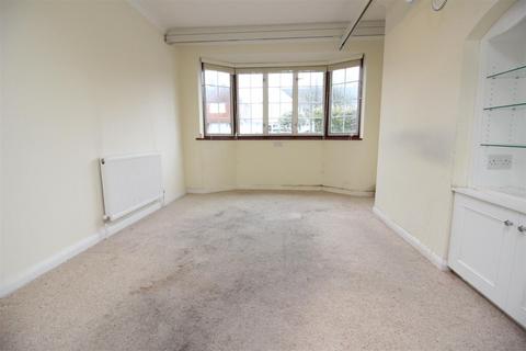 56 Pembury Avenue, Worcester Park, KT4 8BT