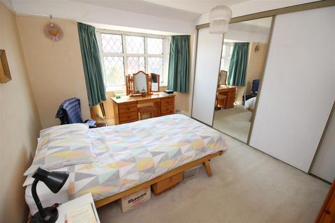 19 The Mount, Worcester Park, KT4 8UD