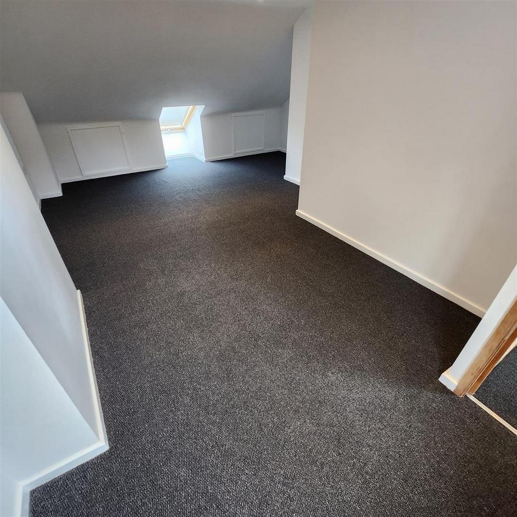 Marsh Lane, West Bromwich 5 bed house £1,500 pcm (£346 pw)