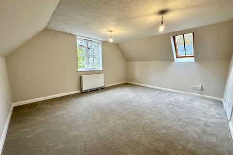 2 bedroom flat to rent, Borde Hill Lane, Haywards Heath