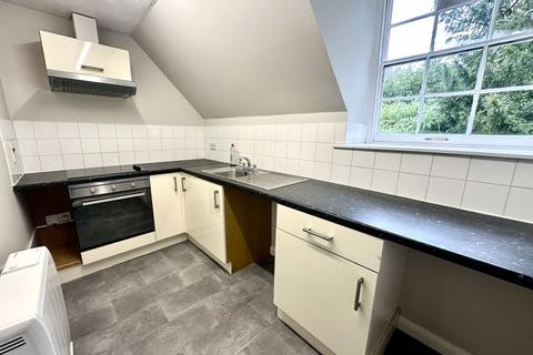 2 bedroom flat to rent, Borde Hill Lane, Haywards Heath