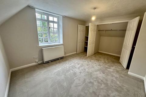 2 bedroom flat to rent, Borde Hill Lane, Haywards Heath