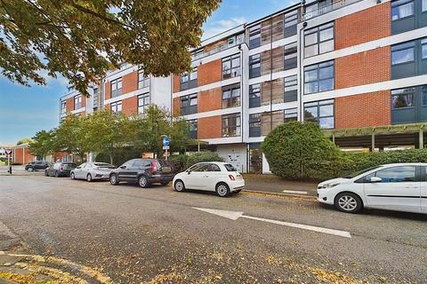 2 bedroom apartment for sale, Victoria Avenue, West Molesey