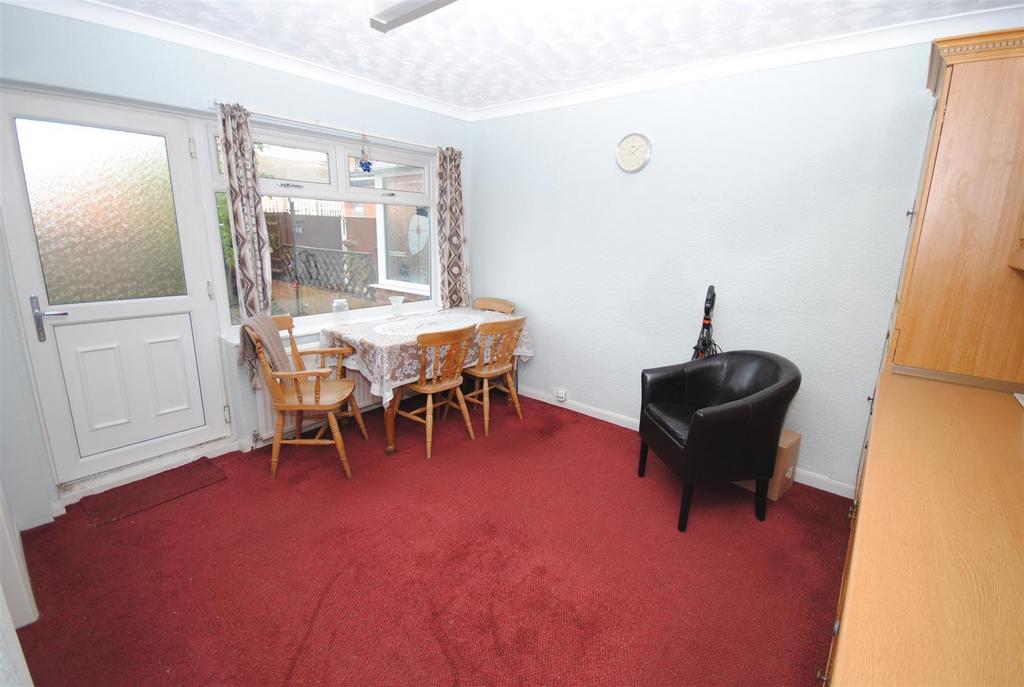 2bcouplandroaddiningroom.JPG