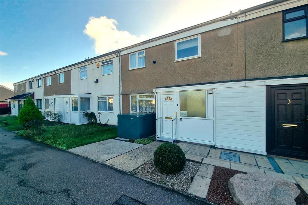 Spruce Hill, Harlow CM18 3 bed terraced house for sale £315,000