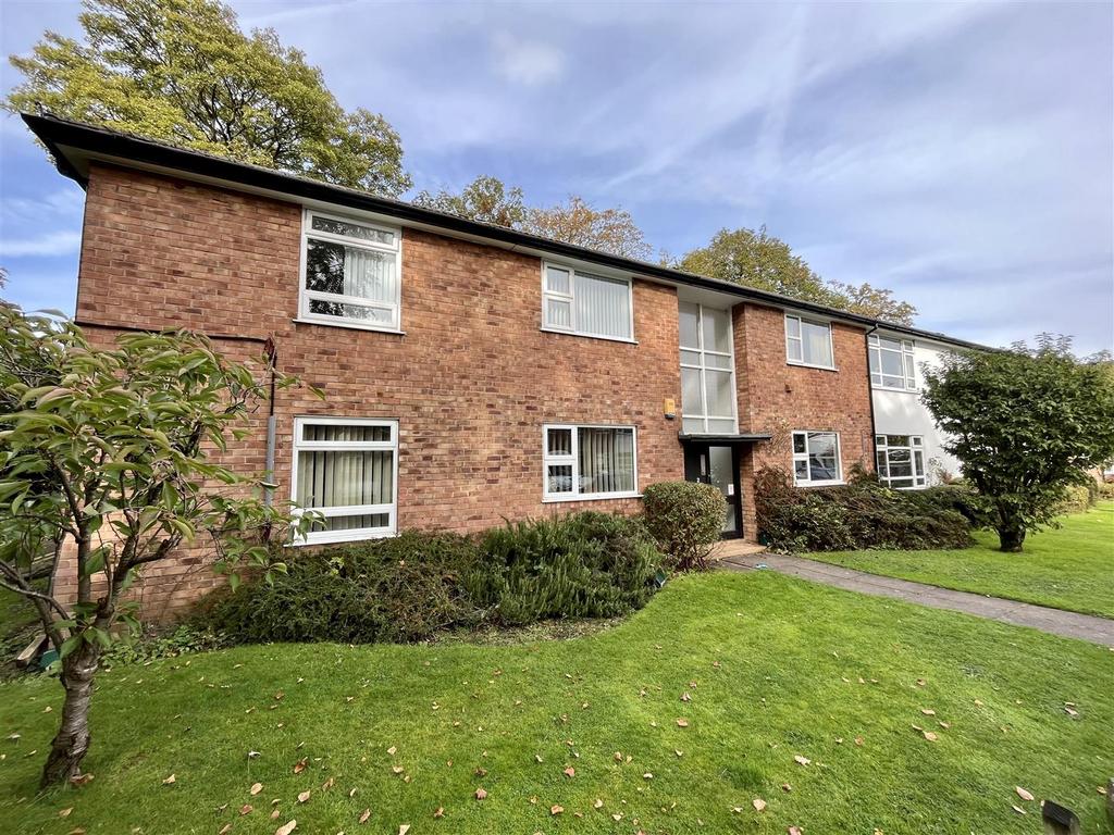 Brooklands Road, Sale 1 bed apartment to rent £950 pcm (£219 pw)
