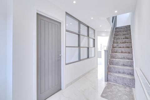 5 bedroom semi-detached house for sale - Thorogood Way, Rainham RM13