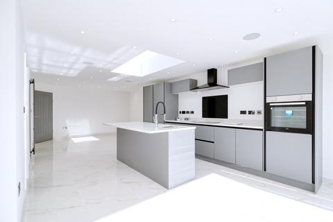 5 bedroom semi-detached house for sale - Thorogood Way, Rainham RM13