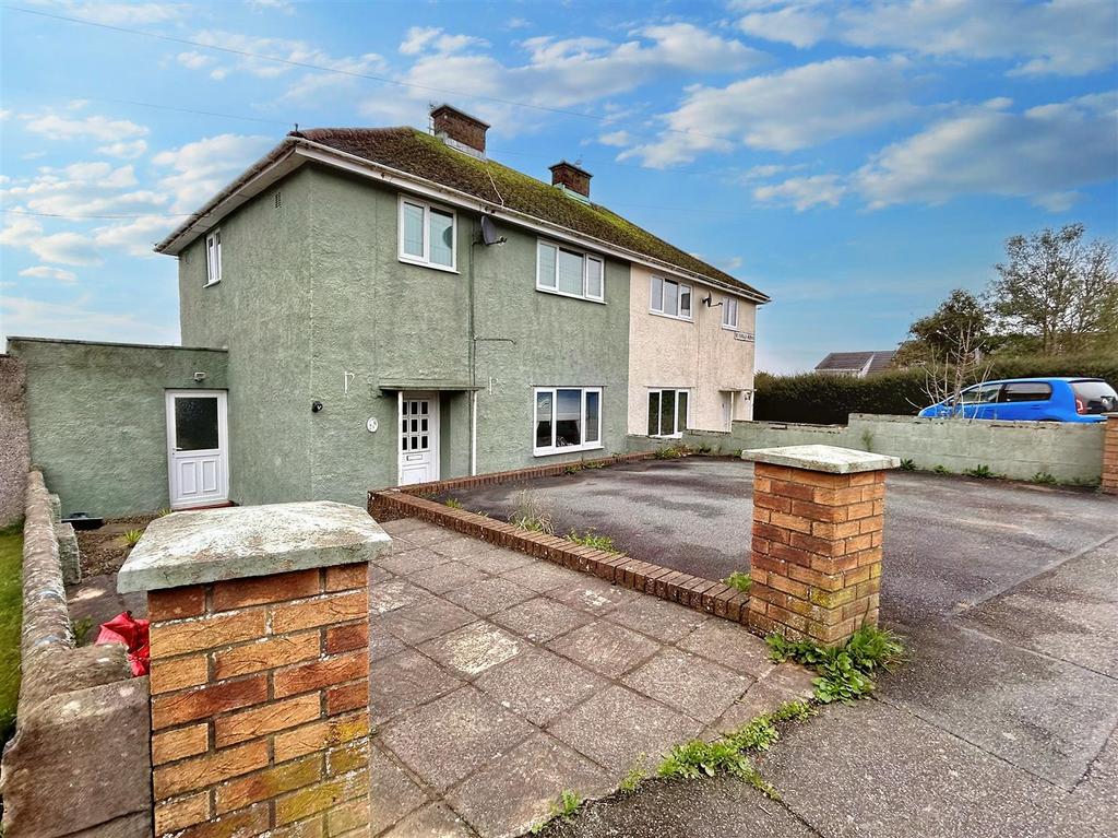 St Issells Ave, Merlins Bridge, Haverfordwest 3 bed semidetached house