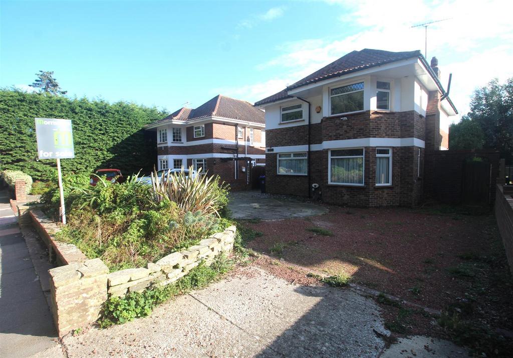 Ilex Way, Worthing BN12 4 bed detached house for sale £750,000