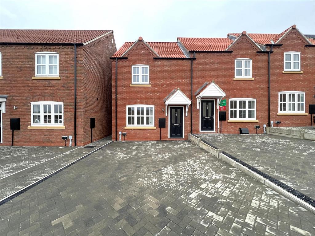 Drive, Kirk Ella 2 bed end of terrace house £53,750
