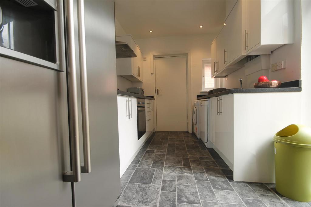 Lodore Road, High West Jesmond 5 bed terraced house to rent £2,281