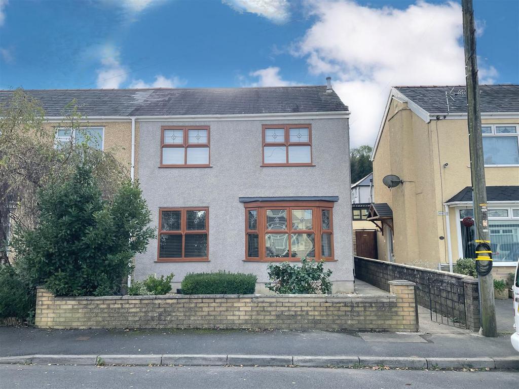Glen Road, Neath, 3 bed semidetached house for sale £174,950