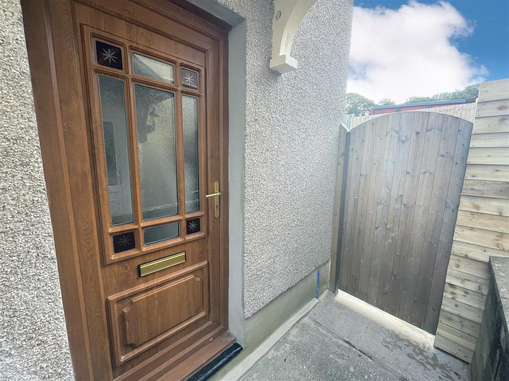 Glen Road, Neath, 3 bed semidetached house for sale £174,950
