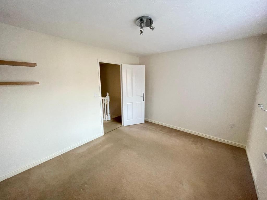 Bedroom (rear)