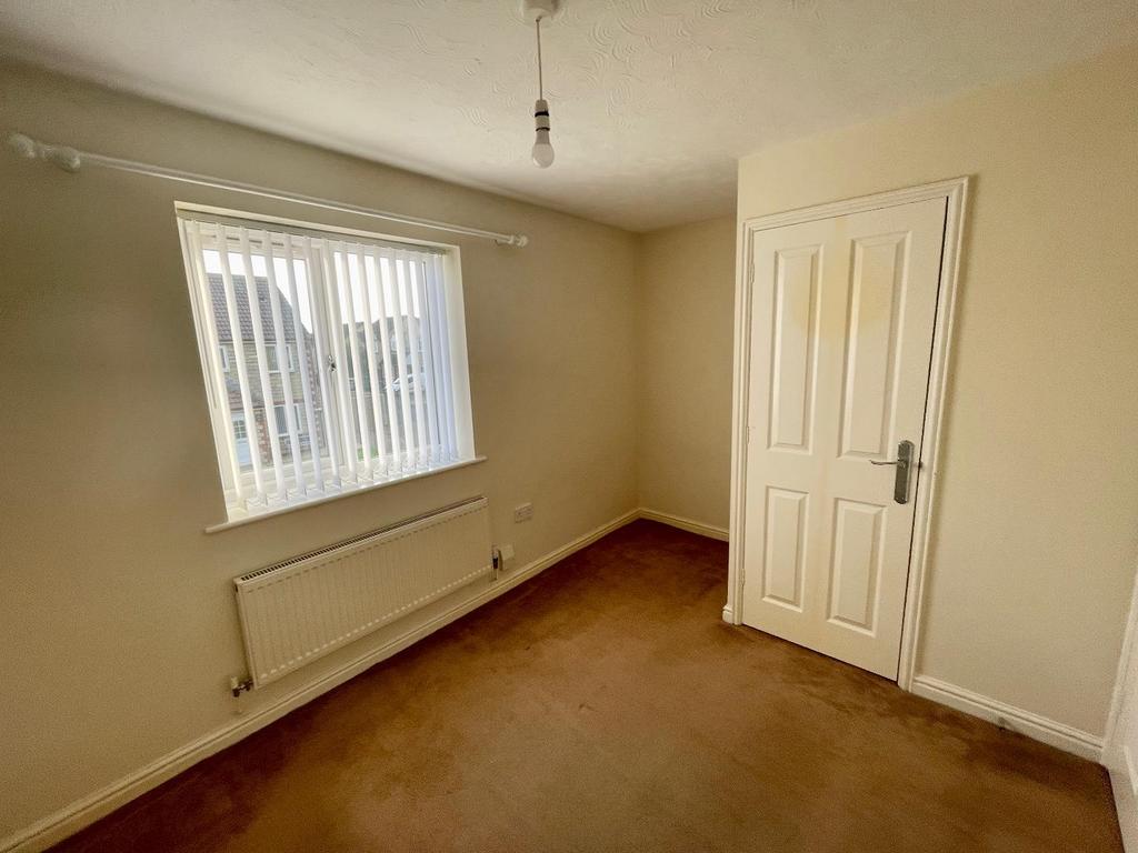 Bedroom (rear)