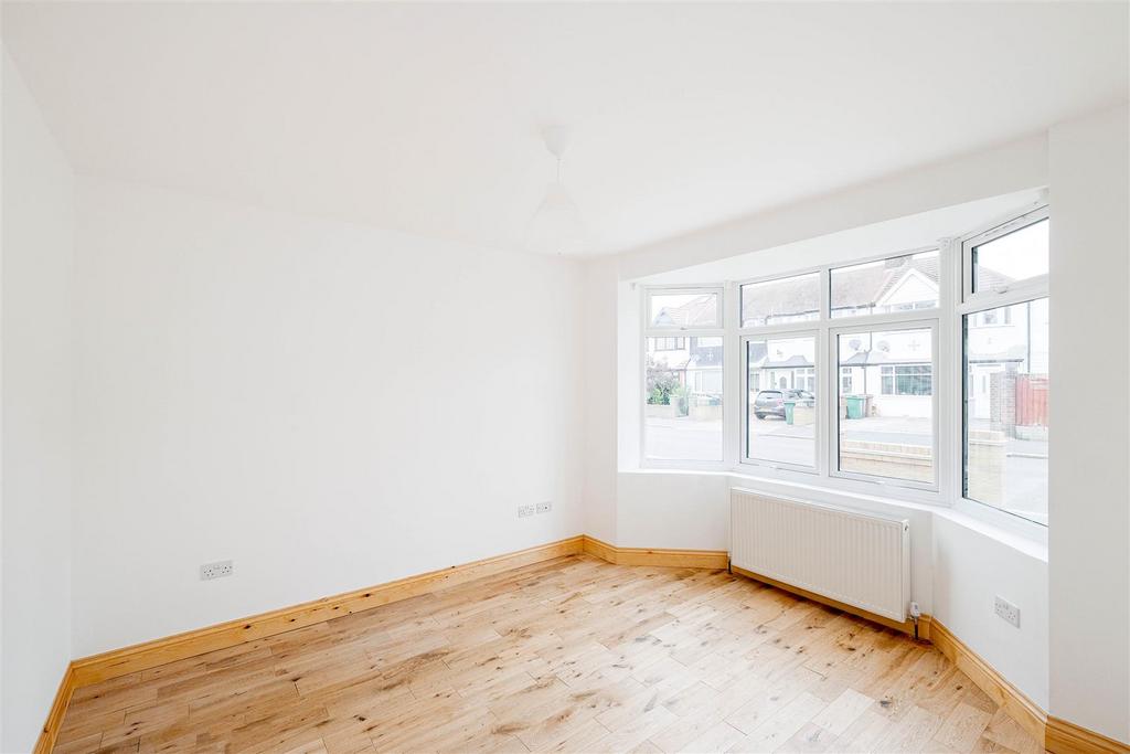 Hampton Road, Chingford 4 bed end of terrace house to rent £2,450 pcm