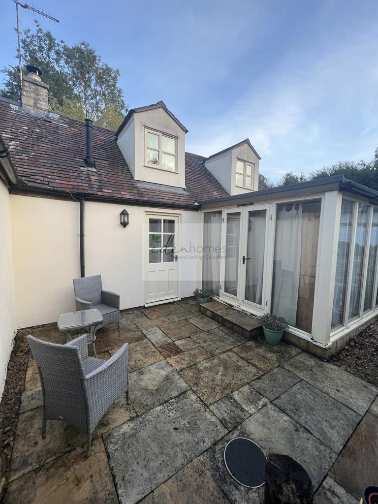 Folly Lane, Stroud 1 bed cottage £895 pcm (£207 pw)