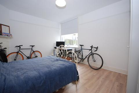 3 bedroom apartment to rent, Oakmead Road, Balham SW12