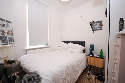 3 bedroom apartment to rent, Oakmead Road, Balham SW12