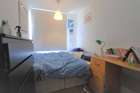 3 bedroom apartment to rent, John Ruskin Street, London SE5