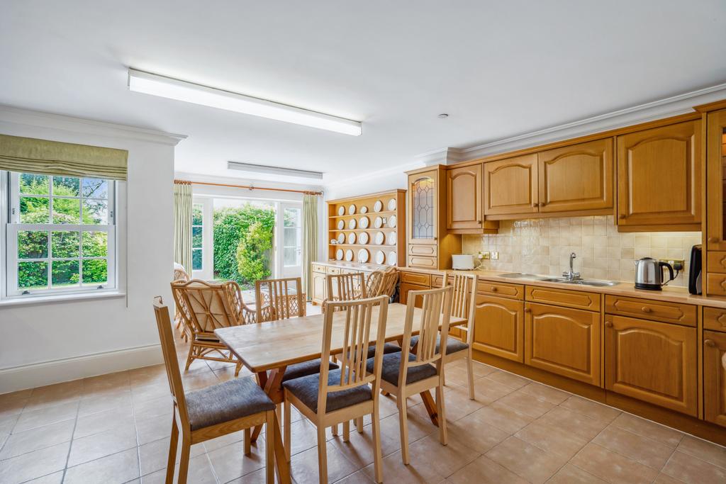 Kitchen/Dining Area