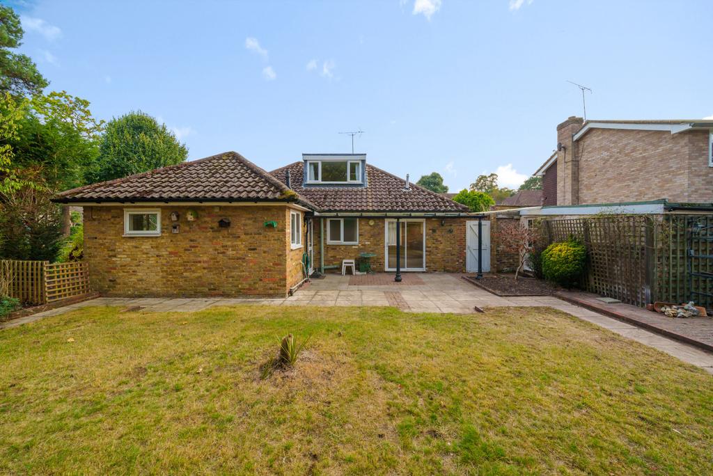 Elgin Road, Weybridge, KT13 3 bed bungalow for sale £900,000