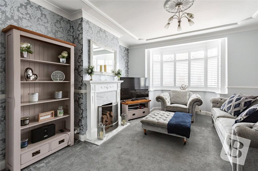 Chester Avenue, Upminster, RM14 4 bed semidetached house for sale £