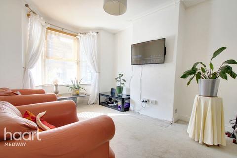 3 bedroom terraced house for sale, Luton Road, Chatham