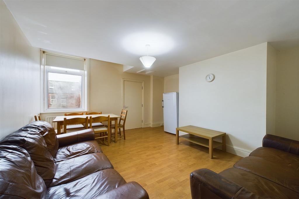 Bayswater Road, Jesmond, Newcastle Upon Tyne 6 bed £3,510