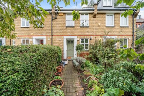 41 Alfred Close, London, W4 5UW