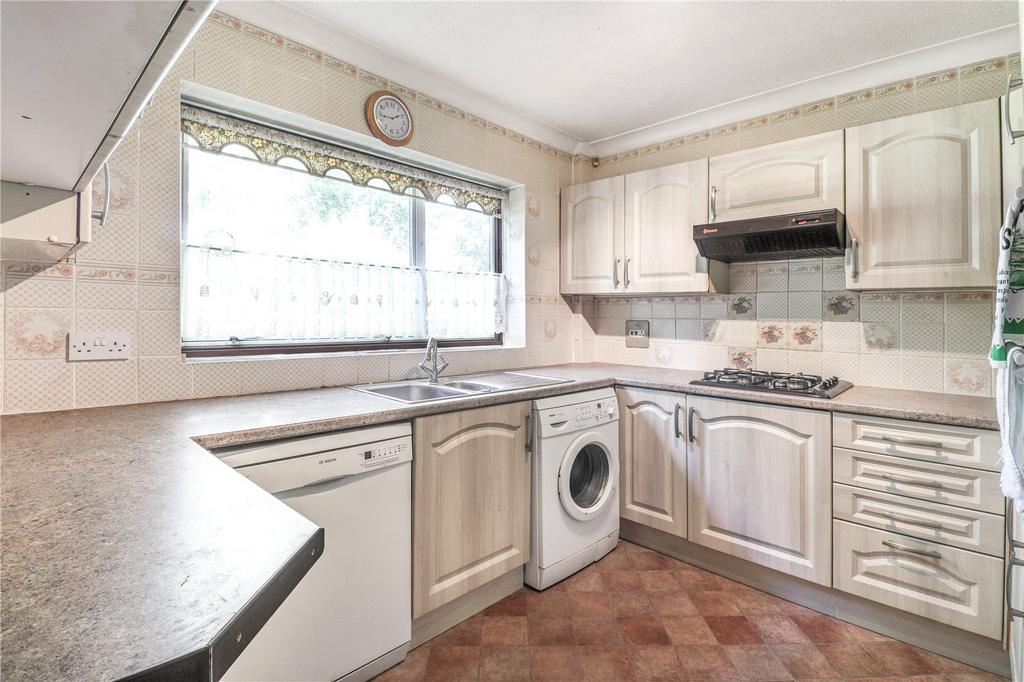 Manor Forstal, New Ash Green, Longfield, Kent, DA3 3 bed end of terrace