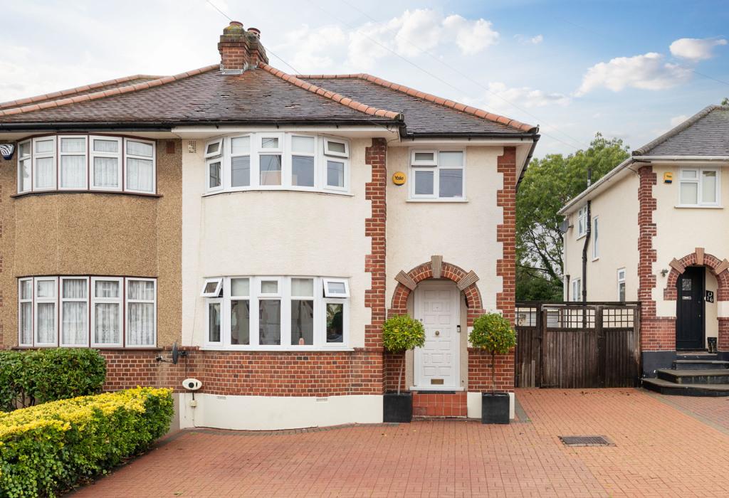 Alderton Way, Loughton, Essex 3 bed semidetached house for sale £625,000