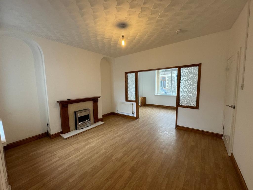 Meyler Street Tonyrefail Tonyrefail 3 bed terraced house £750 pcm