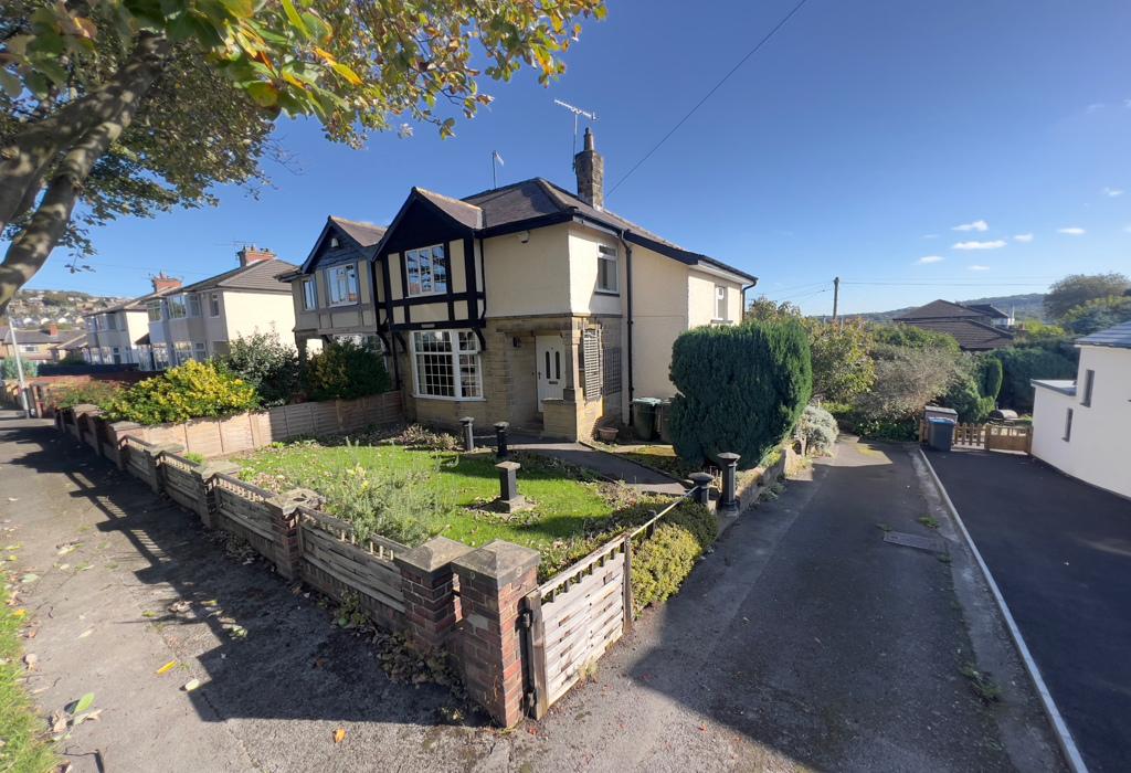 Ashfield Crescent, Bingley, West Yorkshire 3 bed semidetached house