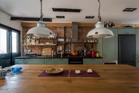 7 Minerva Street, London, E2 9EH