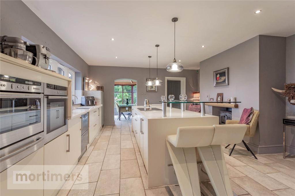Kitchen/ Breakfast
