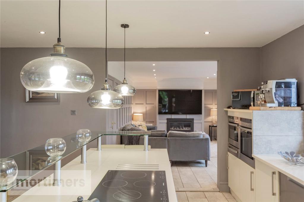 Kitchen/ Breakfast