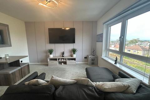 2 bedroom flat to rent, Fishecoates, Burnside, Glasgow, G73