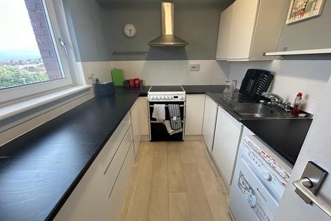 2 bedroom flat to rent, Fishecoates, Burnside, Glasgow, G73