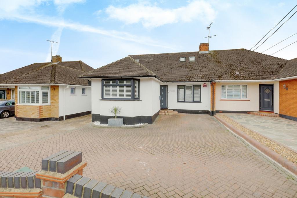 Main Road, Hockley, SS5 4 bed chalet for sale £475,000