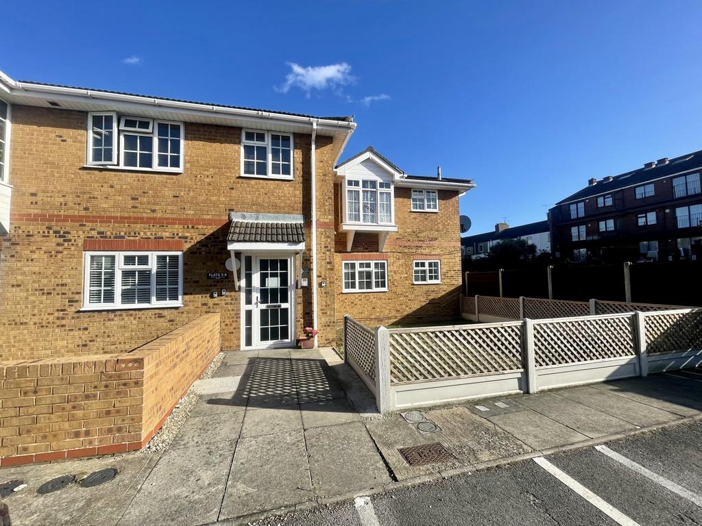 Victoria Road, SouthendonSea, Essex, SS1 2 bed apartment for sale £