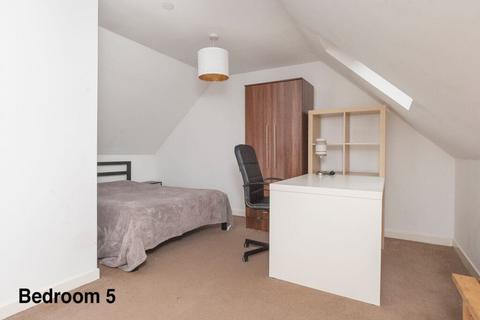 undefined, 0605L Candlemaker Row, Edinburgh, EH1 2QE