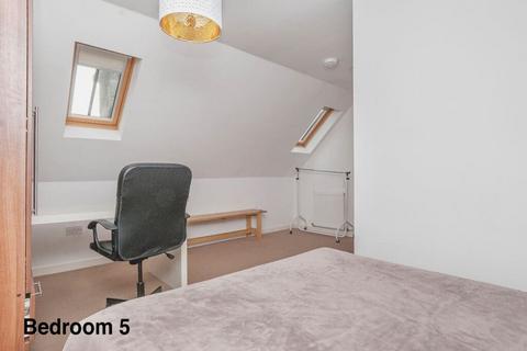 undefined, 0605L Candlemaker Row, Edinburgh, EH1 2QE