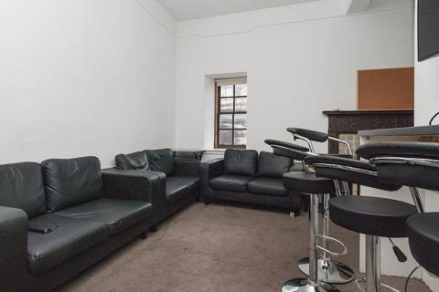 undefined, 0605L Candlemaker Row, Edinburgh, EH1 2QE